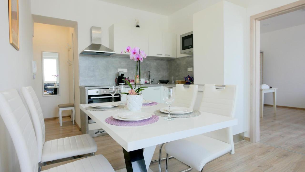 Apartman U Louckeho Klastera 2 Plus Kk Зноймо Екстериор снимка